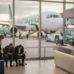 Découvrez comment Transavia fait face à la pénurie de kérosène et gère les annulations de vols pour minimiser l'impact sur ses passagers.