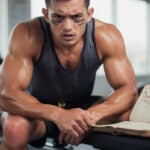 découvrez les 5 signes révélateurs d'un surentraînement pour mieux écouter votre corps et éviter les blessures.