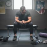 découvrez pourquoi il est difficile de tenir vos résolutions sportives et apprenez des stratégies efficaces pour enfin atteindre vos objectifs de remise en forme.