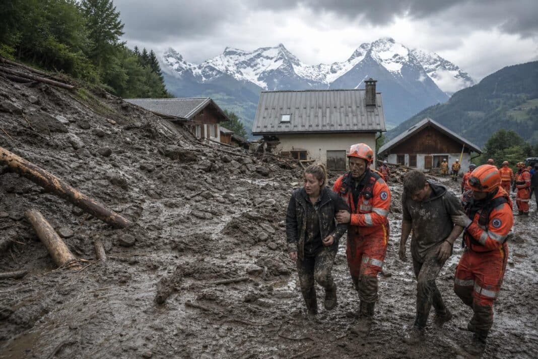 Haute-Savoie : une coulée de boue provoque des dégâts importants et fait deux blessés. Suivez les dernières informations sur cet événement naturel.