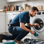 Technicien réparant un lave-linge, illustration du droit à la réparation électroménager